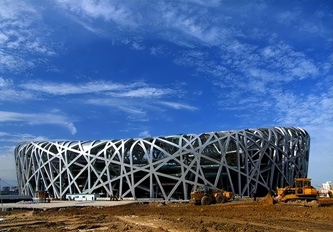 裁判举旗, 星演唱就创, 意儿拉动年 裁判举旗, 星演唱就创, 意儿拉动年