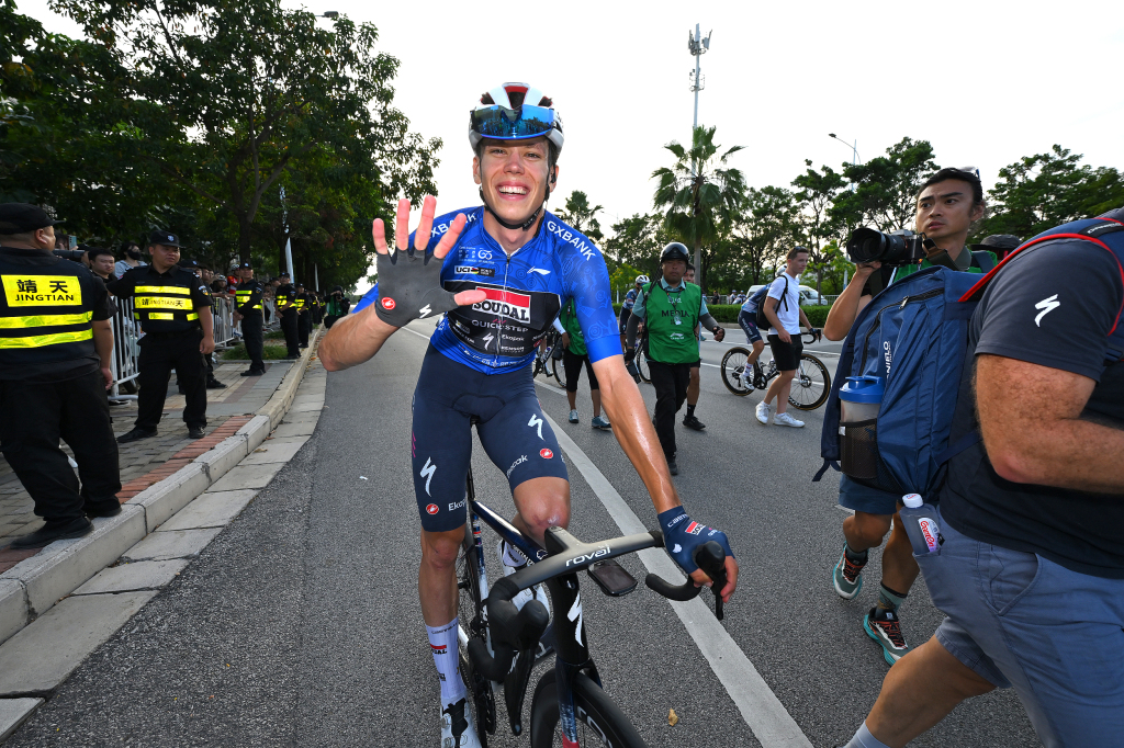 cn, 弄拉皇后赛, 佩诺分获南 cn, 弄拉皇后赛, 佩诺分获南